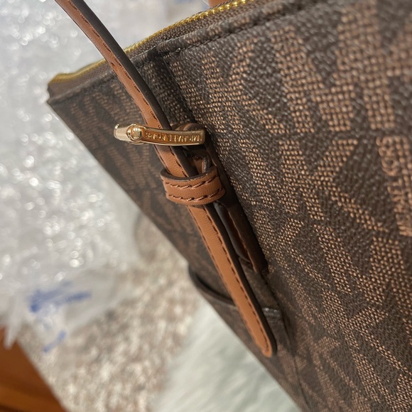 NWT Michael Kors Jet Set Charm Bag - Picture 4 of 10